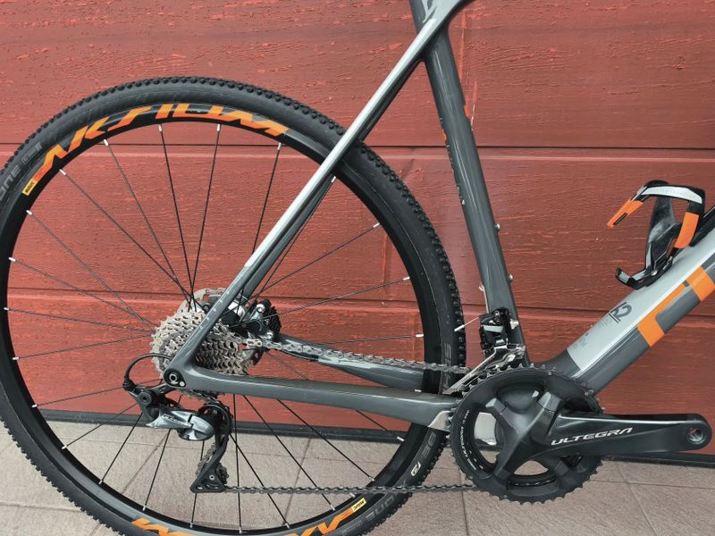 karbonové cyklokrosové/gravelové kolo Cube CrossRace 56