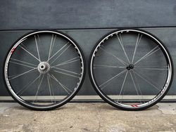 Bontrager Race Lite s kazetou (krásná retro kola) a Rolf výpletem