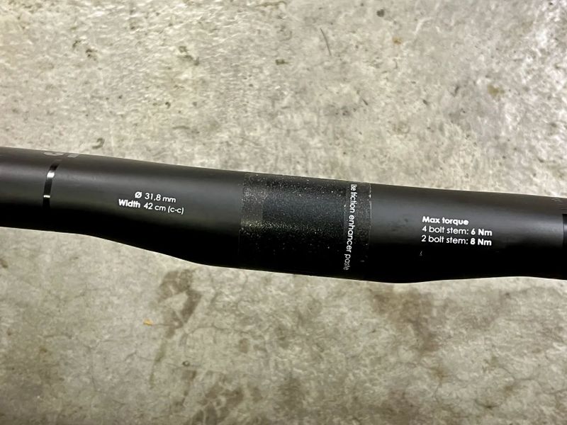 Karbonová 3T Superergo LTD ICR, 420 mm - sundané z kola, NOVÉ!