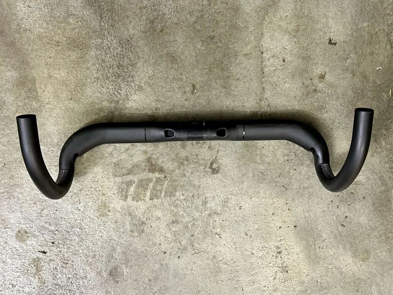 Karbonová 3T Superergo LTD ICR, 420 mm - sundané z kola, NOVÉ!