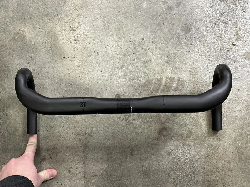 Karbonová 3T Superergo LTD ICR, 420 mm - sundané z kola, NOVÉ!