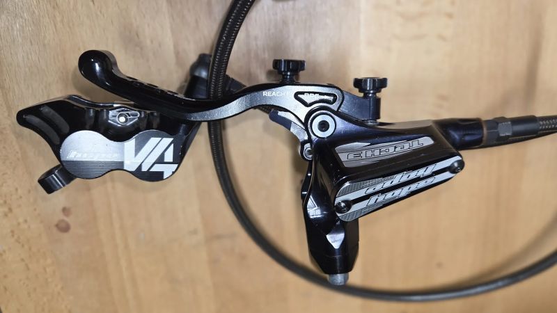 Prodám páky Hope Tech 3 + třmeny new V4 + hadice Goodridge carbon