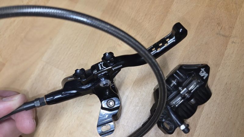 Prodám páky Hope Tech 3 + třmeny new V4 + hadice Goodridge carbon