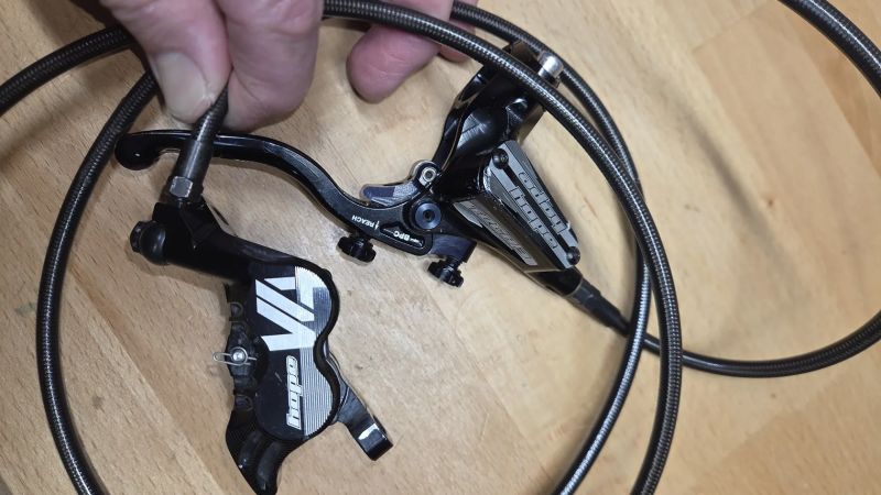 Prodám páky Hope Tech 3 + třmeny new V4 + hadice Goodridge carbon