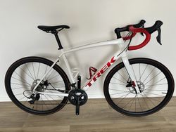 Trek Domane AL 3 Gen 3, senzor kadence, 3 sady kol