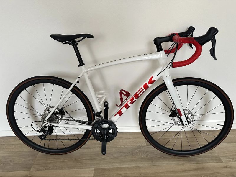 Trek Domane AL 3 Gen 3, senzor kadence, 3 sady kol