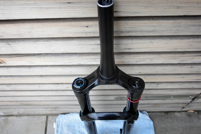 Vidlice 29” Rock Shox Yari/Lyrik Charger 2.1 RC2 130 mm „Upgrade SKF“
