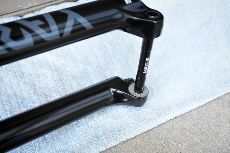 Vidlice 29” Rock Shox Yari/Lyrik Charger 2.1 RC2 130 mm „Upgrade SKF“