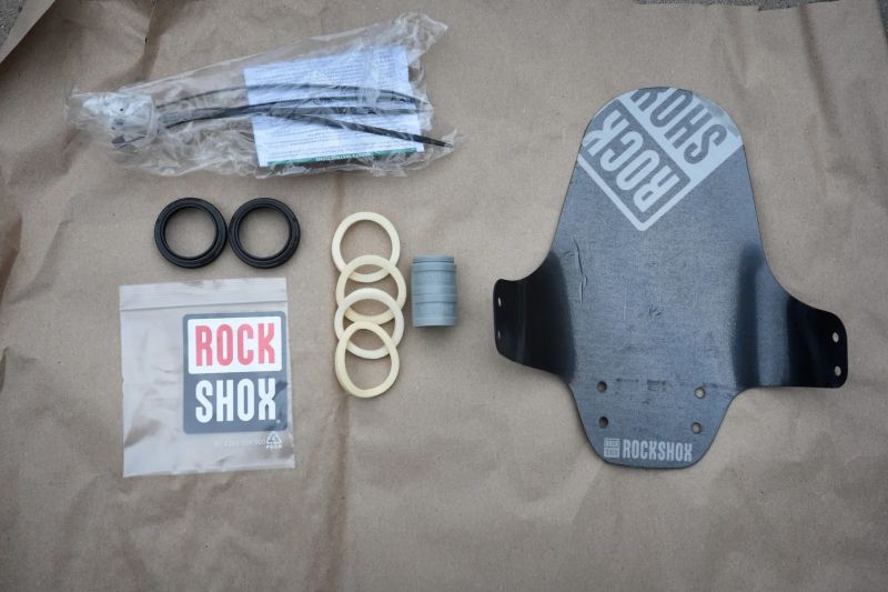 Vidlice 29” Rock Shox Yari/Lyrik Charger 2.1 RC2 130 mm „Upgrade SKF“