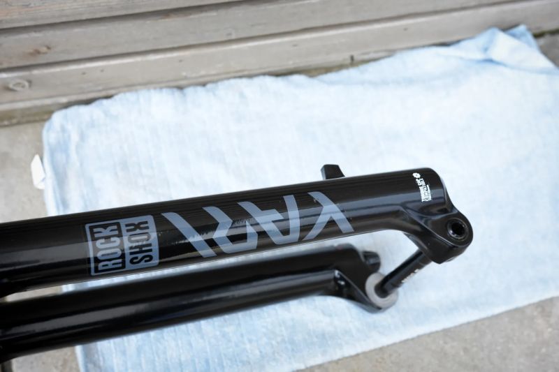 Vidlice 29” Rock Shox Yari/Lyrik Charger 2.1 RC2 130 mm „Upgrade SKF“