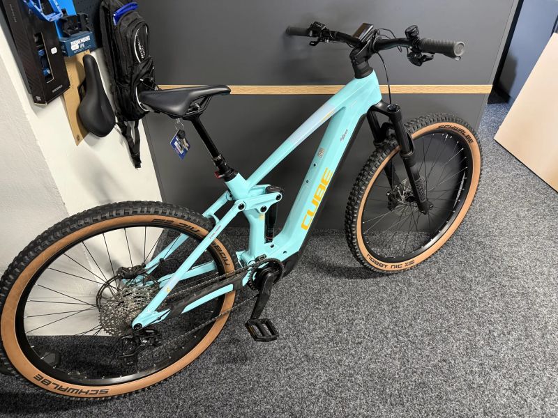 CUBE Stereo Hybrid 140HPC RACE 750 vel.M 2023 KARBON