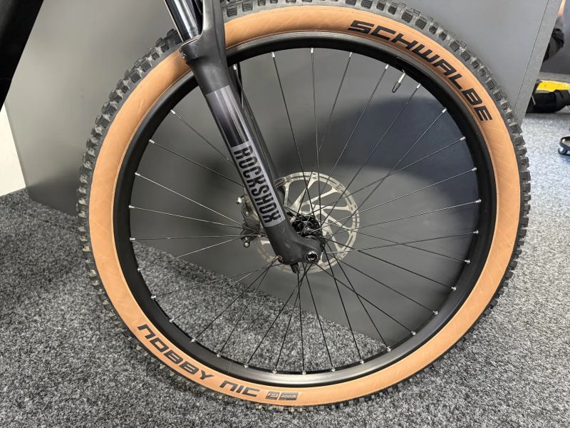 CUBE Stereo Hybrid 140HPC RACE 750 vel.M 2023 KARBON