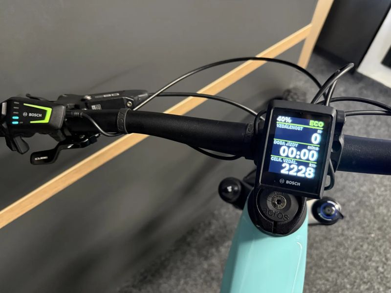 CUBE Stereo Hybrid 140HPC RACE 750 vel.M 2023 KARBON