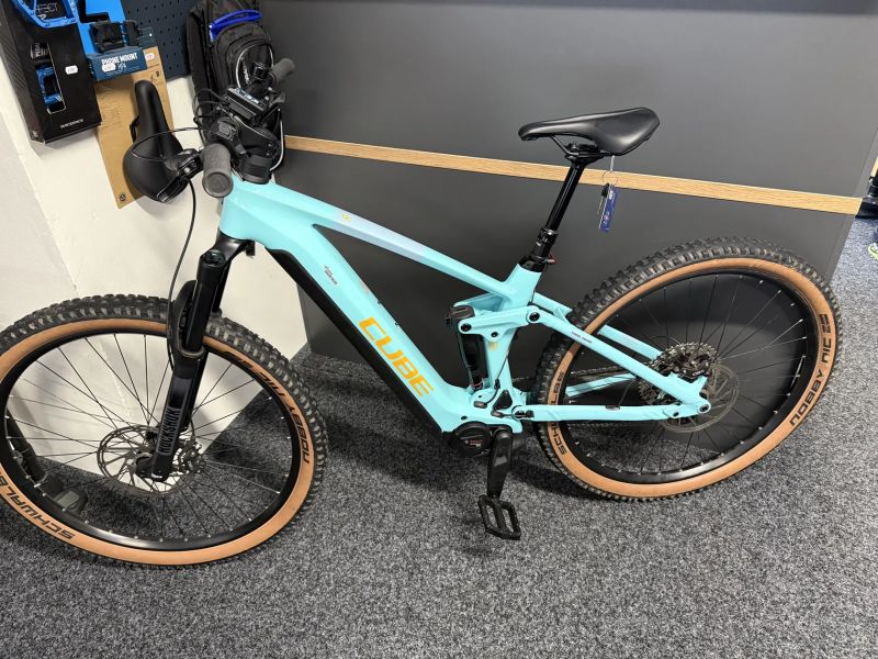 CUBE Stereo Hybrid 140HPC RACE 750 vel.M 2023 KARBON