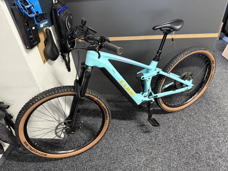 CUBE Stereo Hybrid 140HPC RACE 750 vel.M 2023 KARBON