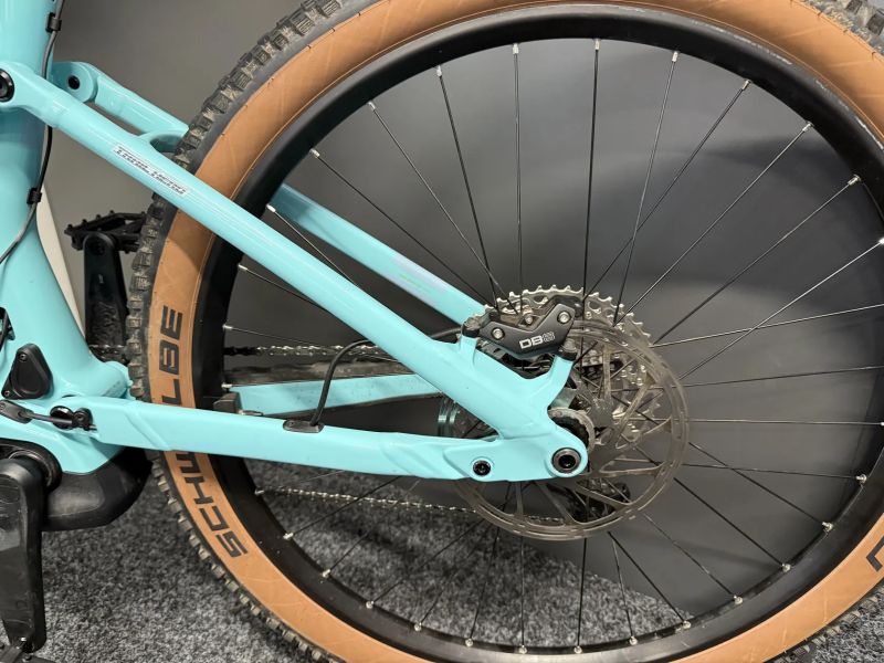 CUBE Stereo Hybrid 140HPC RACE 750 vel.M 2023 KARBON