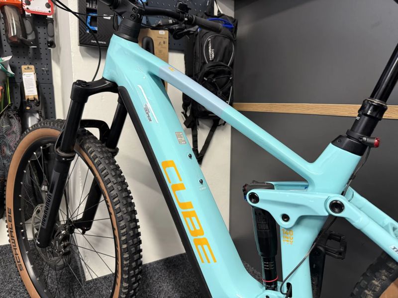 CUBE Stereo Hybrid 140HPC RACE 750 vel.M 2023 KARBON