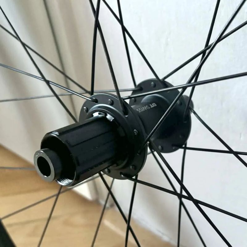 DT Swiss Performance LN + Schwalbe One 28-622 TLE