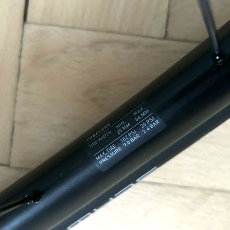 DT Swiss Performance LN + Schwalbe One 28-622 TLE