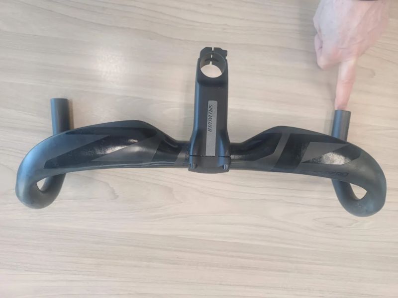 Prodám karbonová silniční řidítka Zipp Drop SL70 Aerodynamic, šíře 420mm