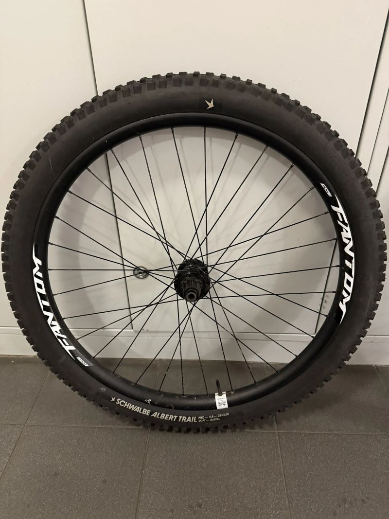 Zapletená kola Funn Fantom AM40 29” Boost + Schwalbe Albert Trail + Tannus Armour