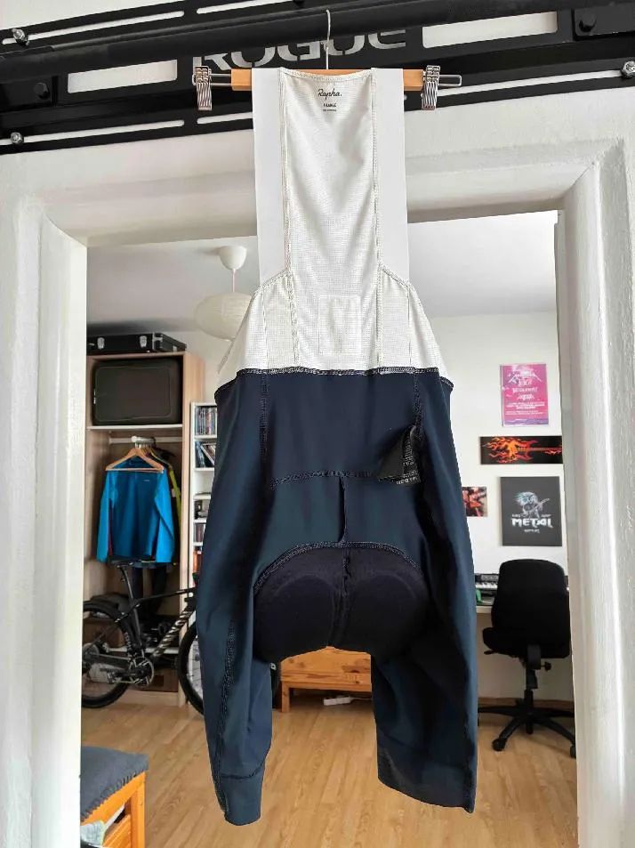 Prodám špičkové zánovní šortky Rapha Men's Pro Team Bib Shorts III - Regular - Carbon / SLEVA 50%