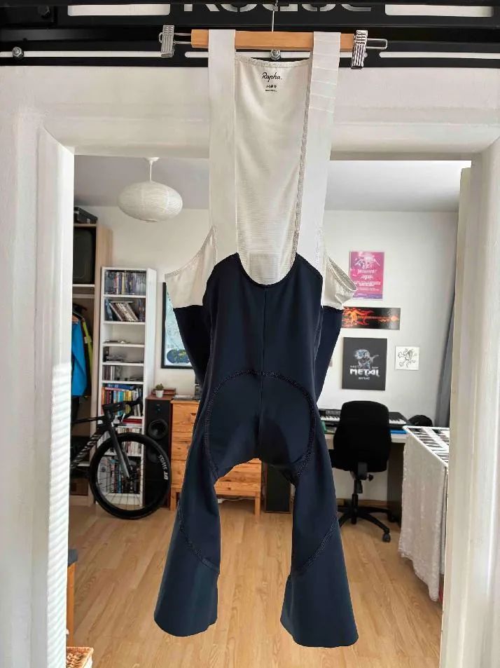 Prodám špičkové zánovní šortky Rapha Men's Pro Team Bib Shorts III - Regular - Carbon / SLEVA 50%