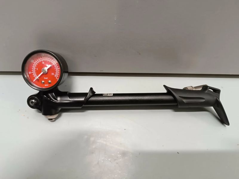 Pumpa na vidlice a tlumiče ROCKSHOX