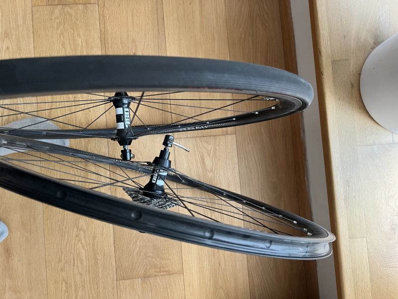 Silniční zapletená kola DT Swiss 28"