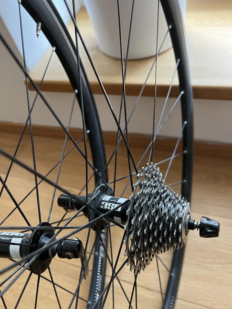 Silniční zapletená kola DT Swiss 28"