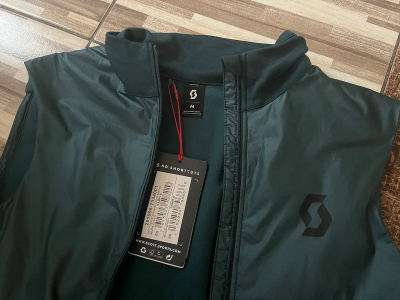 Vesty Scott Gravel Warm Merino a Le Col CC Sport