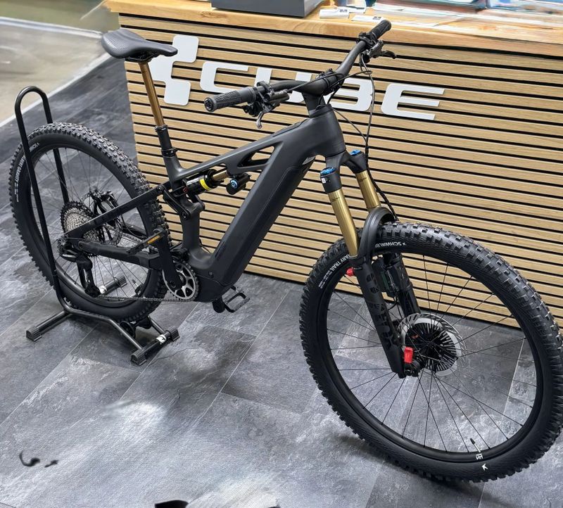 Cube STEREO HYBRID ONE77 HPC AT 800 carbon´n´gold - L