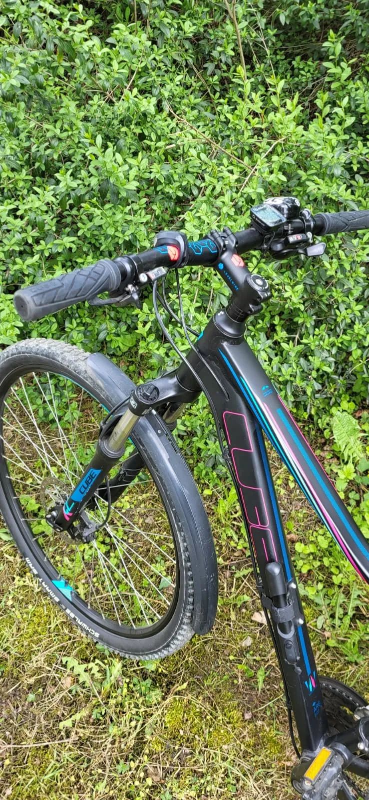 Málo jeté dámské kolo Cube Access