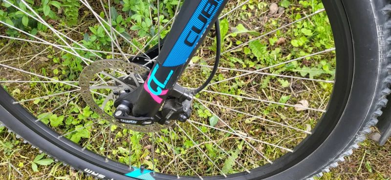 Málo jeté dámské kolo Cube Access