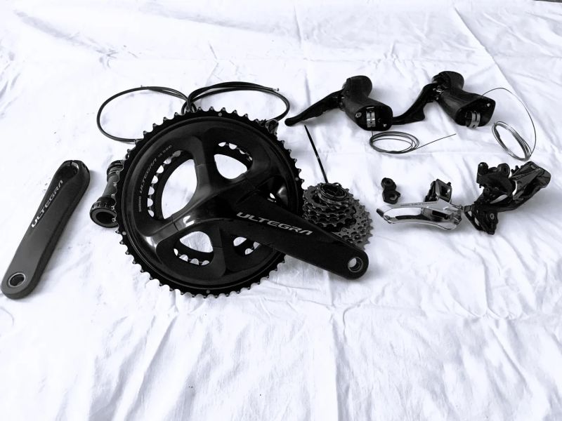 Ultegra R8000 mechanická, kotoučové brzdy