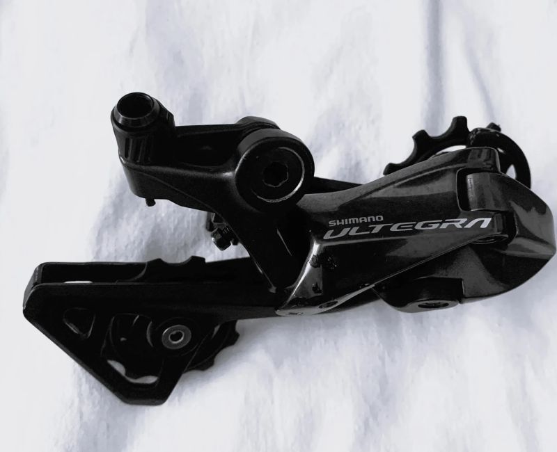 Ultegra R8000 mechanická, kotoučové brzdy