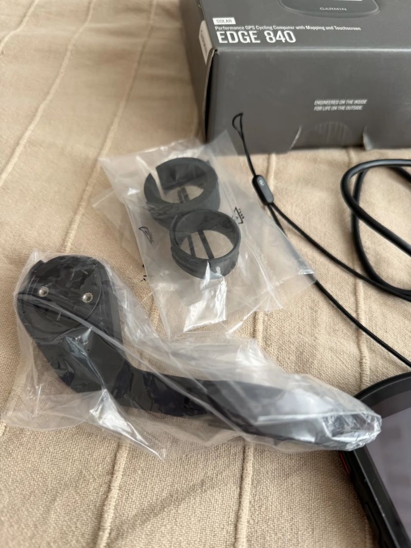 Cyklocomputer Garmin Edge 840 Solar s příslušenstvím