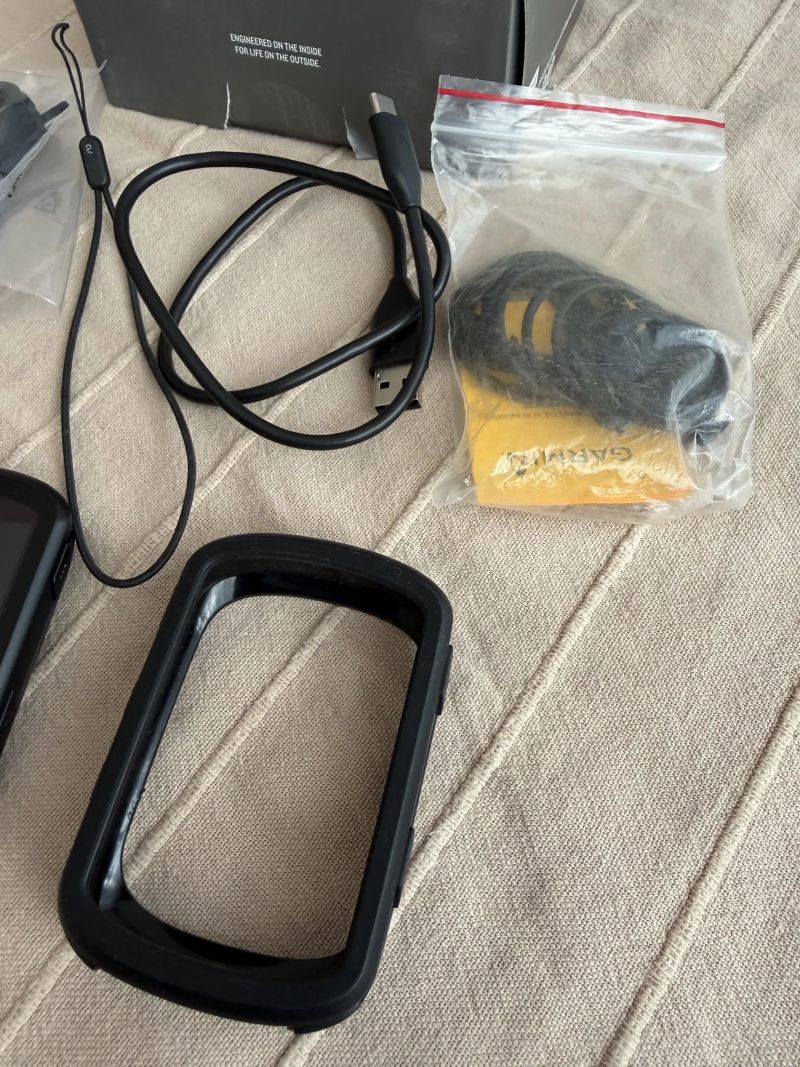 Cyklocomputer Garmin Edge 840 Solar s příslušenstvím