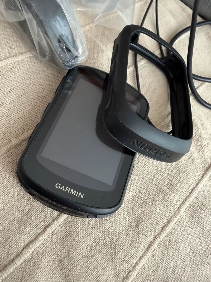 Cyklocomputer Garmin Edge 840 Solar s příslušenstvím