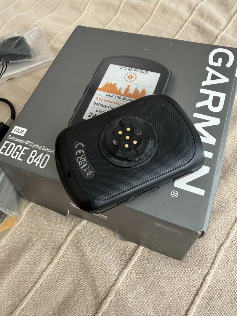 Cyklocomputer Garmin Edge 840 Solar s příslušenstvím