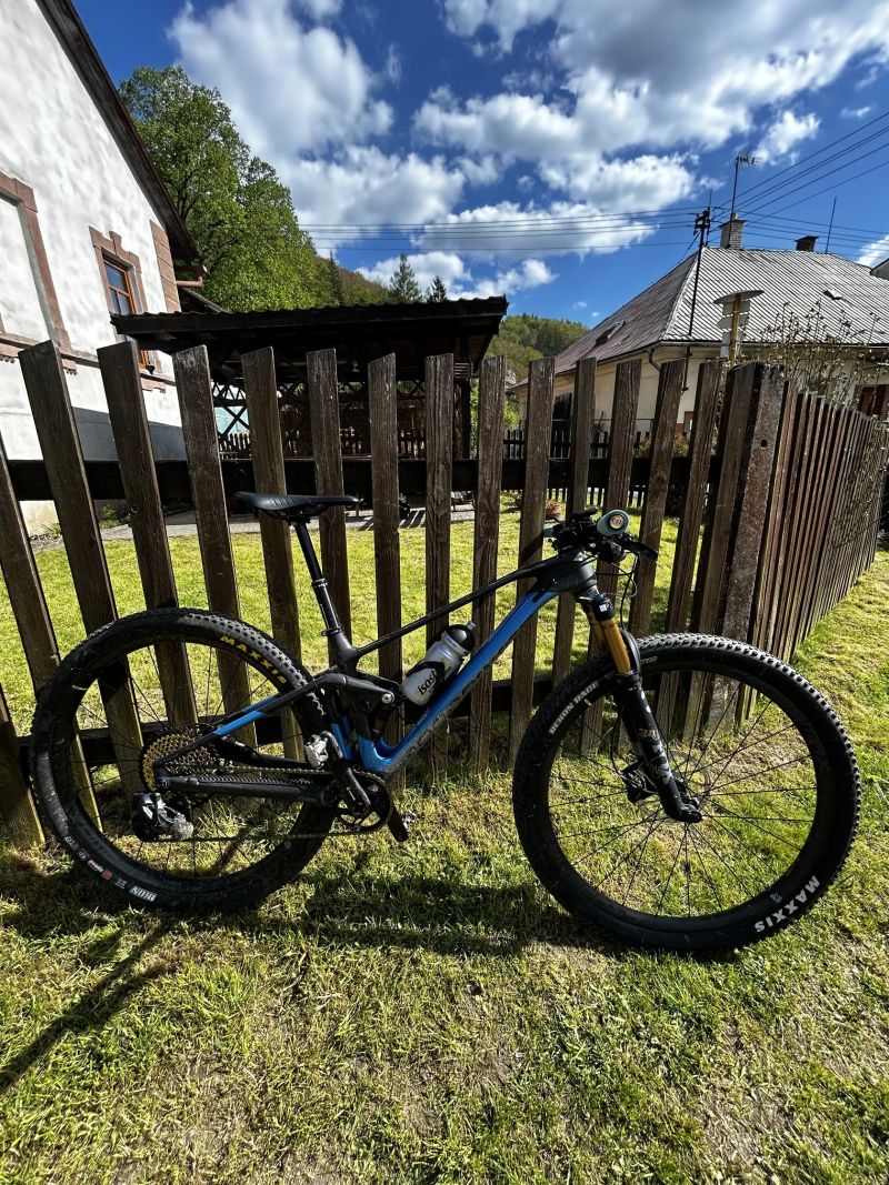 MONDRAKER F-PODIUM CARBON R 2022, CARBON/MARLIN BLUE, VE VELIKOSTI S! Použité