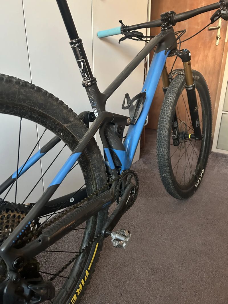 MONDRAKER F-PODIUM CARBON R 2022, CARBON/MARLIN BLUE, VE VELIKOSTI S! Použité