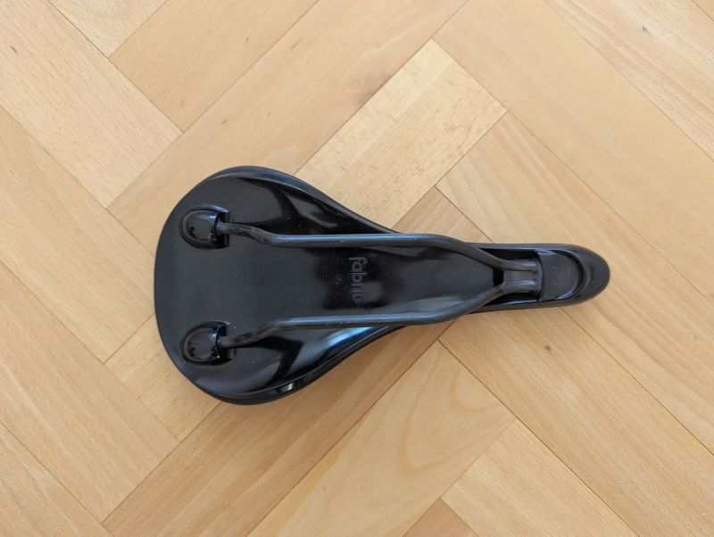 Fabric Scoop Shallow Pro, Carbon Rail (černá se zeleným potiskem)