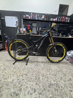 Commencal Supreme v4