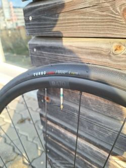 prodám nové ráfky DT Swiss 470 Disc včetně nových plášťů Specialized S-Works Turbo 26mm 