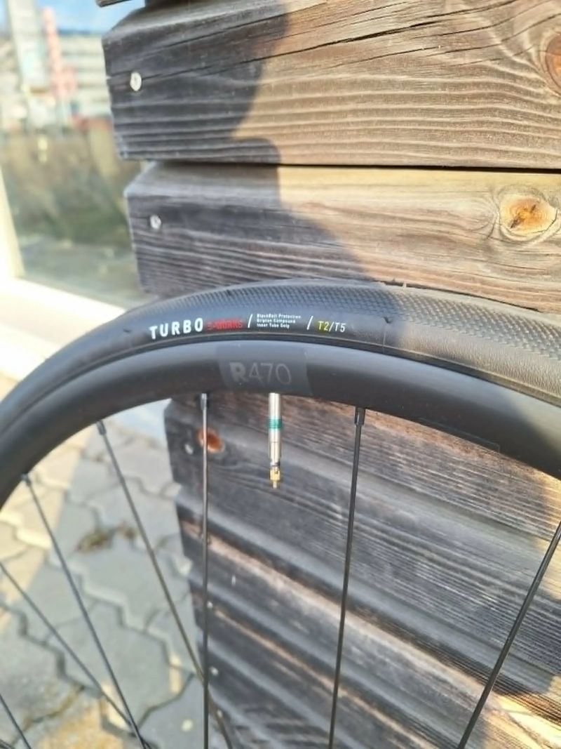 prodám nové ráfky DT Swiss 470 Disc včetně nových plášťů Specialized S-Works Turbo 26mm 