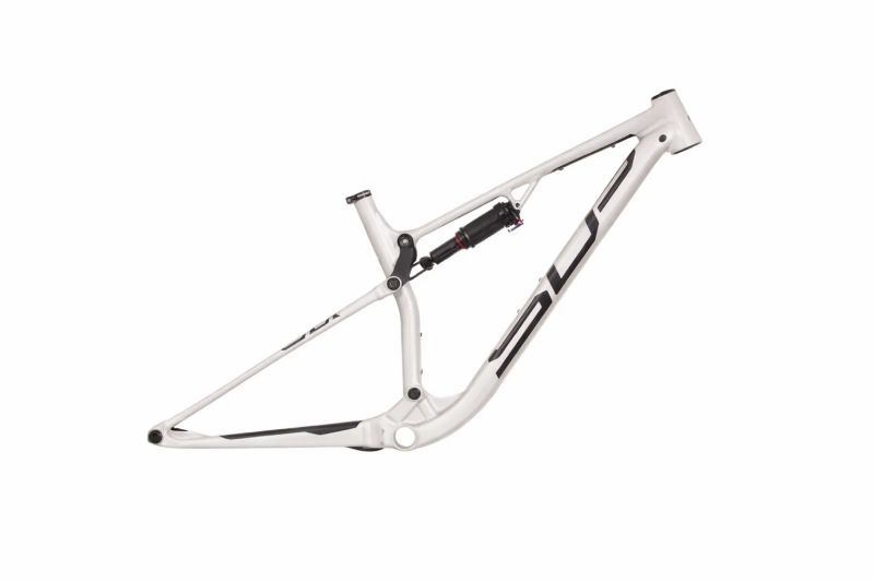 KOUPÍM: rám Superior XF 909 2020