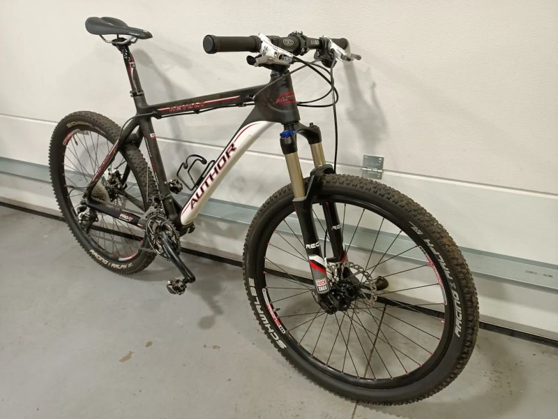 Author Revolt carbon