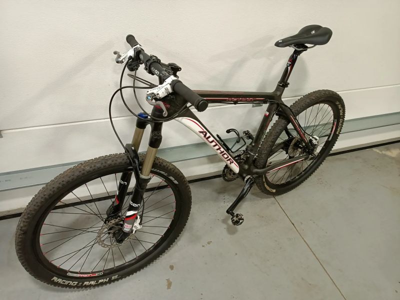 Author Revolt carbon