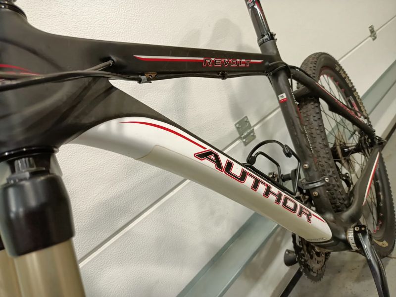 Author Revolt carbon